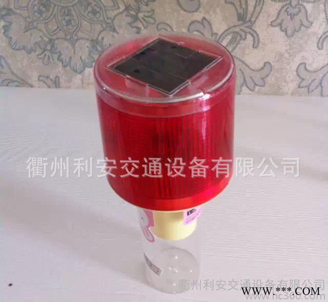 太陽能路障警示燈也可用于塔吊等高空作業的警示信號燈