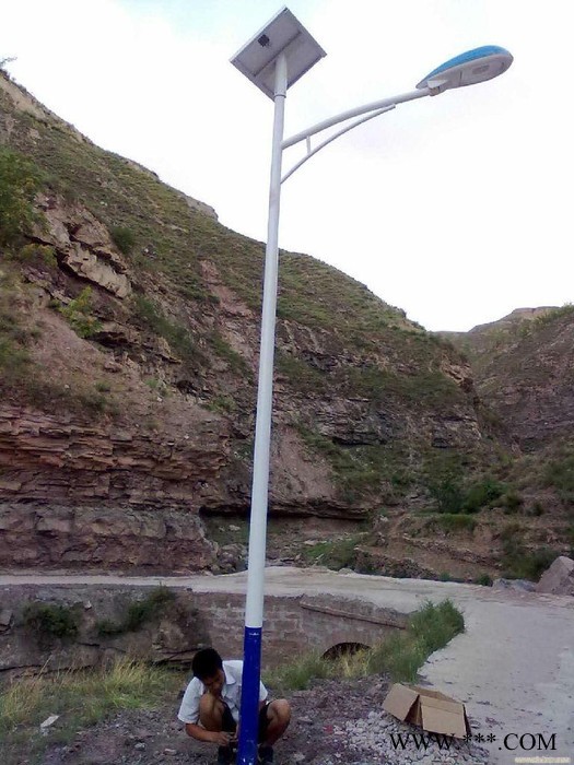 重慶太陽能路燈廠家專業生產8米17WLED太陽能路燈太陽能路燈檢測