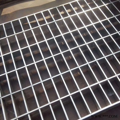 平臺踏步板風力發(fā)電鋼格柵A3踏步板復合鋼蓋板