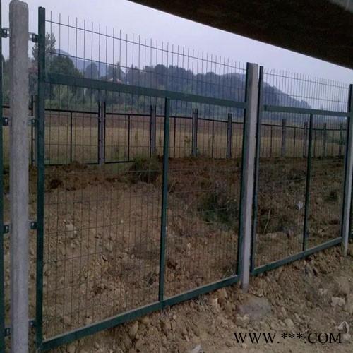 四川攀枝花 圍欄鐵絲網(wǎng)價(jià)格 光伏發(fā)電站防護(hù)網(wǎng) 道路隔離框架護(hù)欄