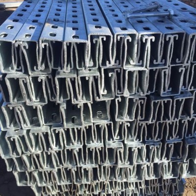 光伏發(fā)電用的光伏支架及配件如 三角  底座 壓塊價(jià)格明確