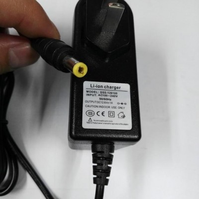 上海伊憶電子SHYY-126100 12V 1A鋰電池充電器