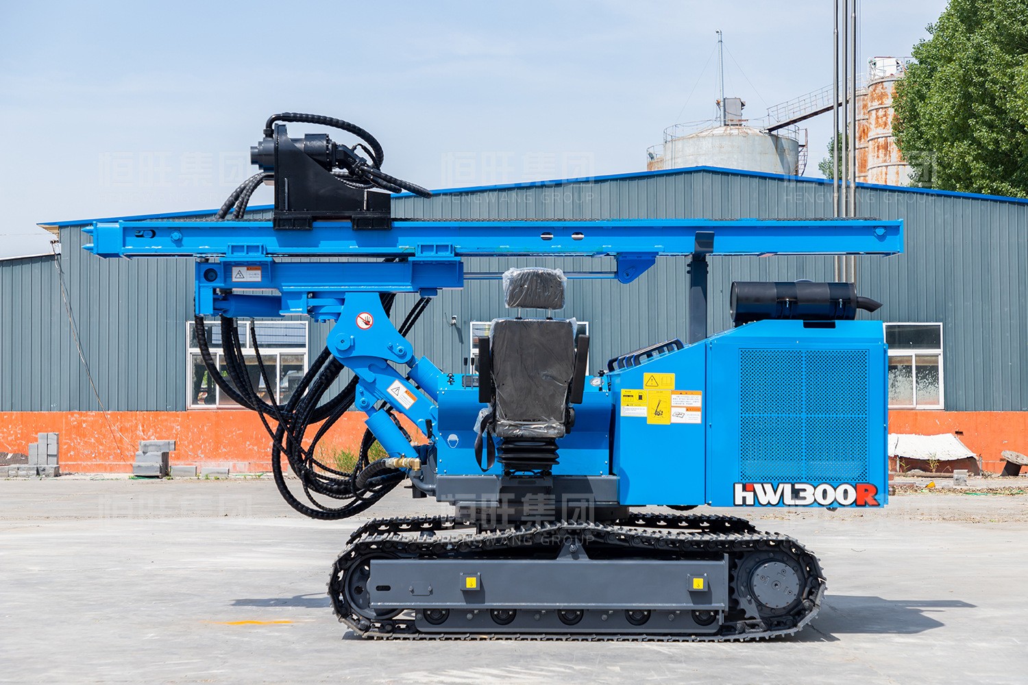 光伏打樁機預制水泥樁螺旋鉆孔擰地釘打樁機廠家